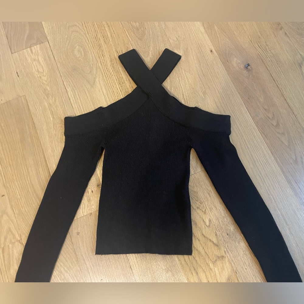 Inwear crossover black top super stretchy material in excellent condition